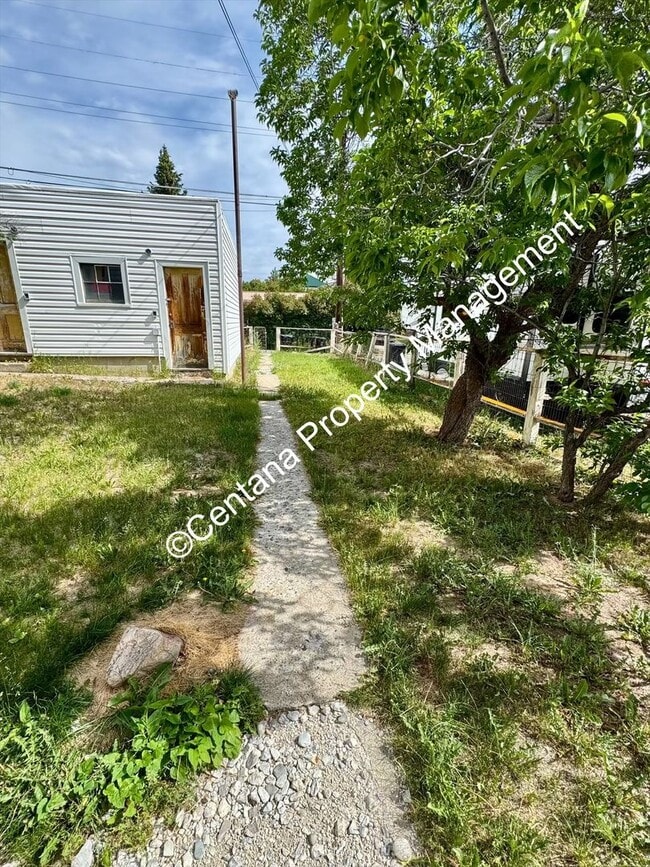 Building Photo - 909-911 Antimony