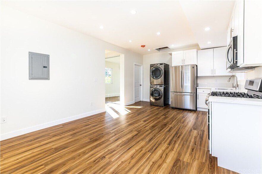 Building Photo - 7039 Bevis Ave
