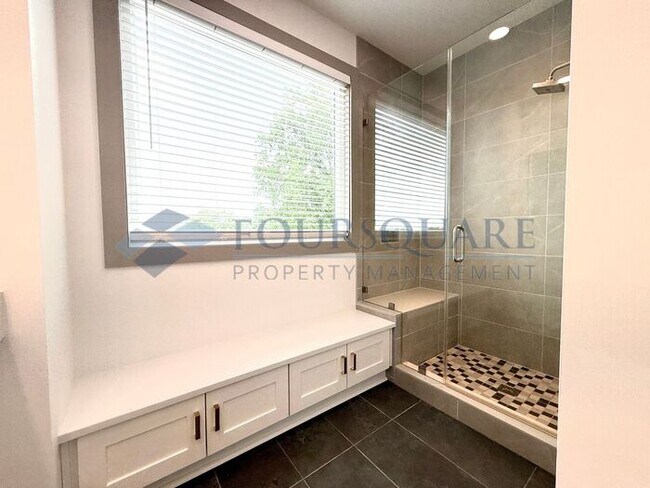 Building Photo - Modern 4-Bed / 4 Bath Townhome with Fireplace, Outdoor Spaces & Fenced Yard – Inside the Beltline...