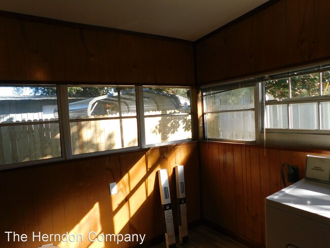 Building Photo - 2 br, 1 bath House - 404 E. Moore Street