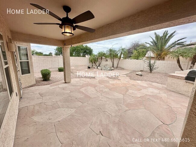 Building Photo - 9732 E Kiowa Ave