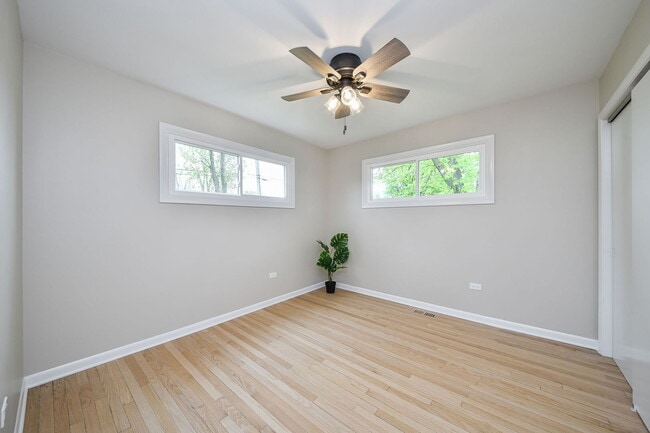 Building Photo - 493 Sunset Dr