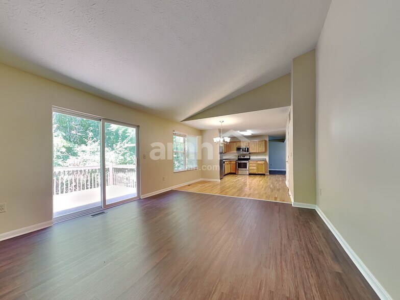 Building Photo - 2132 Lunar Ln