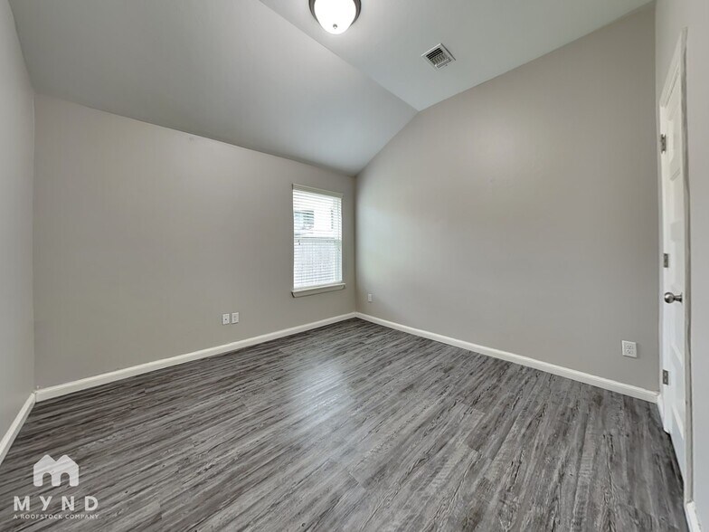 Building Photo - 1124 Merlin Dr