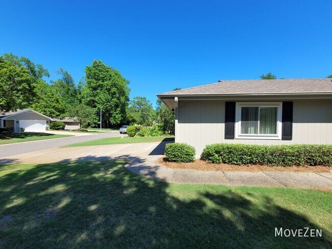 Building Photo - 7112 Key Pointe Dr
