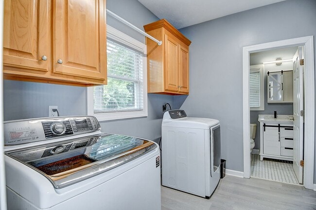 Building Photo - Tastefully Renovated Ranch in Hickory on q...