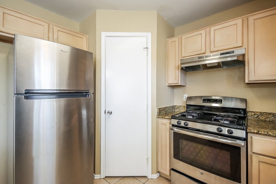 Building Photo - 2610 Heather Knoll Dr