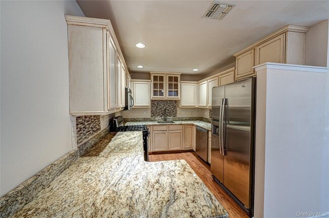 Building Photo - 1113 Savoy Dr