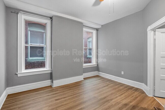 Building Photo - 5130 Kensington Ave