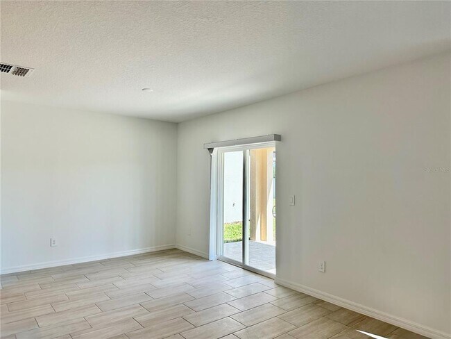 Building Photo - 17761 Pleasantview Blvd