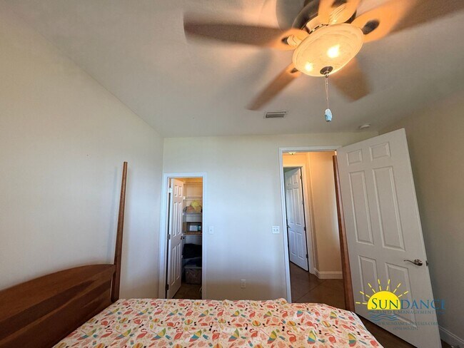 Building Photo - Beautiful Waterfront Property in Prime Location!