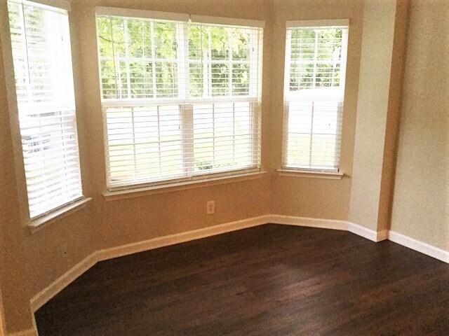 Building Photo - 3846 Pauline Ln