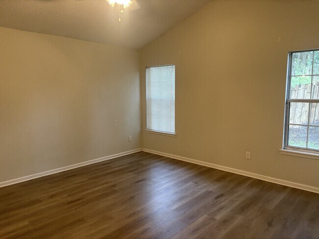 Building Photo - 7242 Longhorn Cir S
