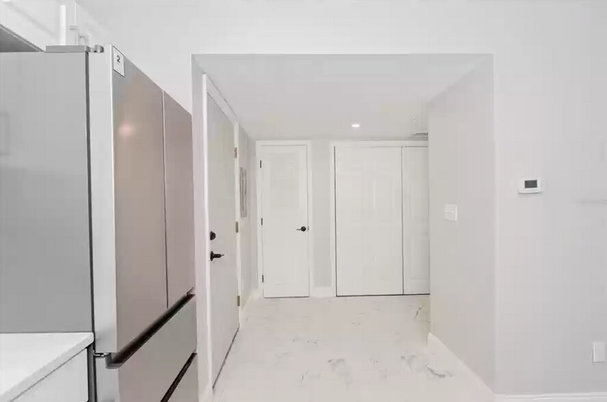 Hallway - 812 Pinewood Ct