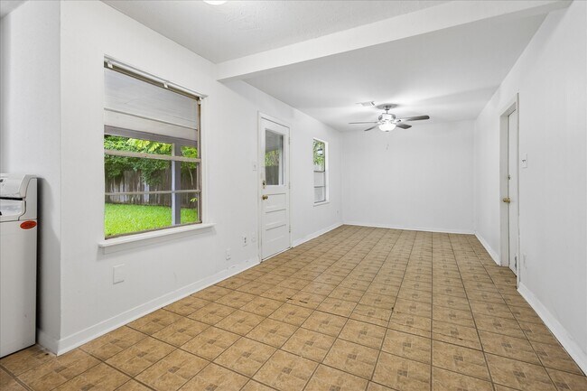 Building Photo - 4029 McDermed Dr