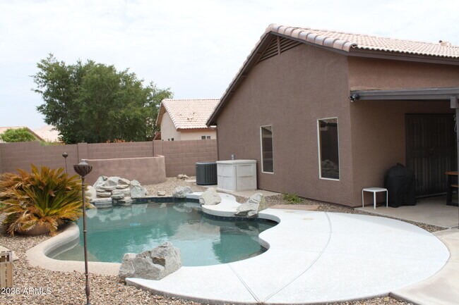 Building Photo - 740 W Baylor Ln