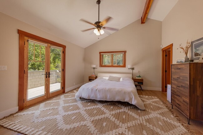 Building Photo - Private Creek Rd Paradise