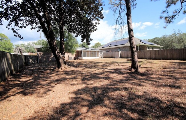 Building Photo - 4 Bedroom Home in Valparaiso- Near Eglin AFB