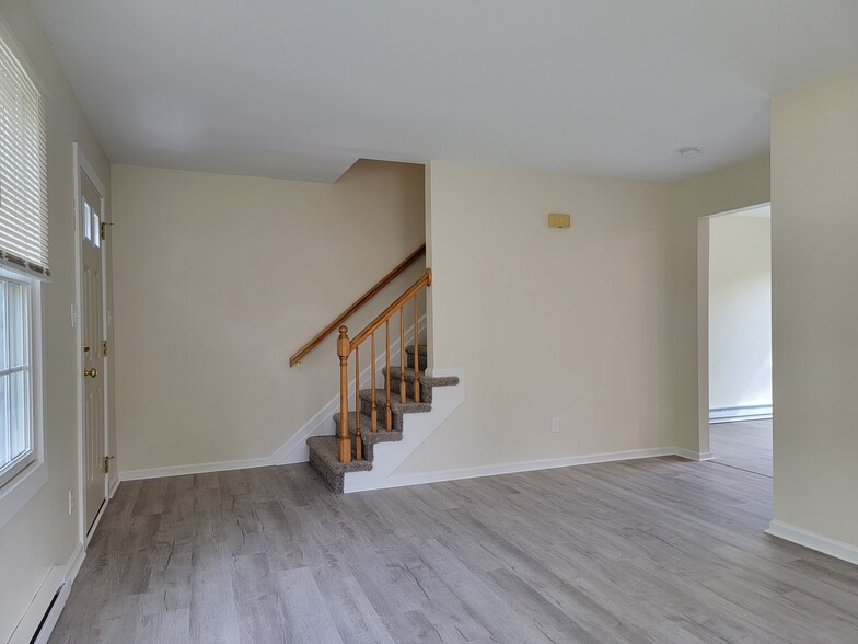 Building Photo - 32 Cranfield Ct