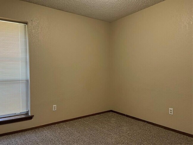 Building Photo - 10329 Exter Ave