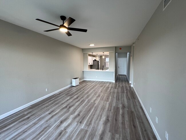 Building Photo - 819 Fairwaycove Ln