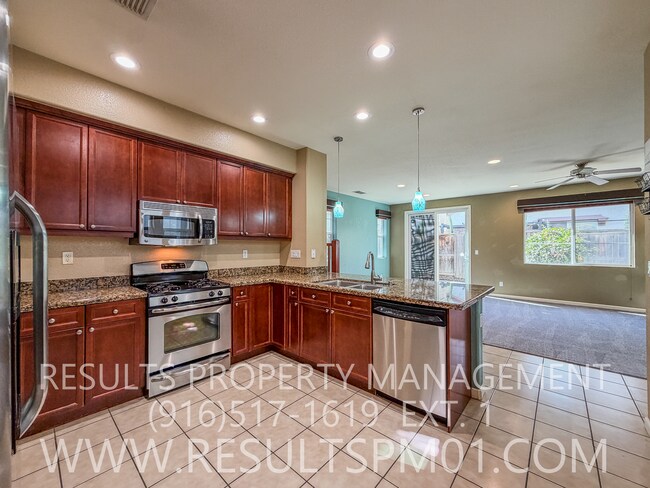 Building Photo - Lovely Courtyard Home 3 Bedroom w Bonus Rm