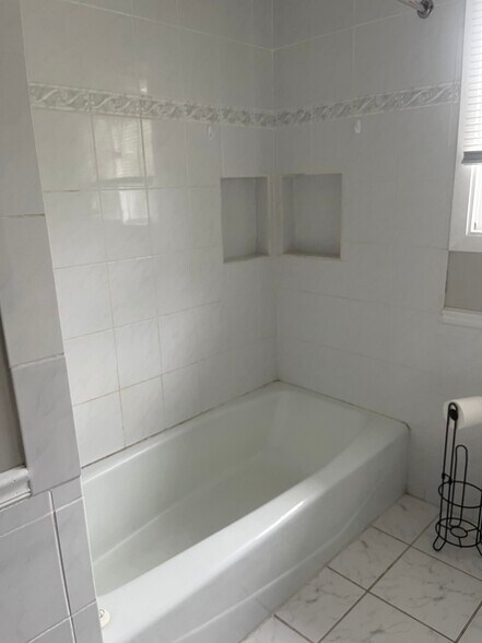 Building Photo - 502 Sunnyside Ln