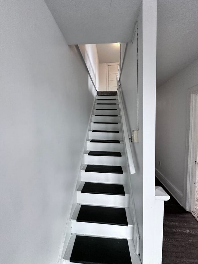 Building Photo - 2712 Woodlawn St