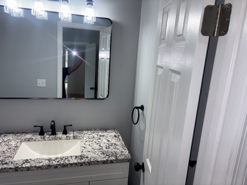 Building Photo - 619 Pinewood Ave