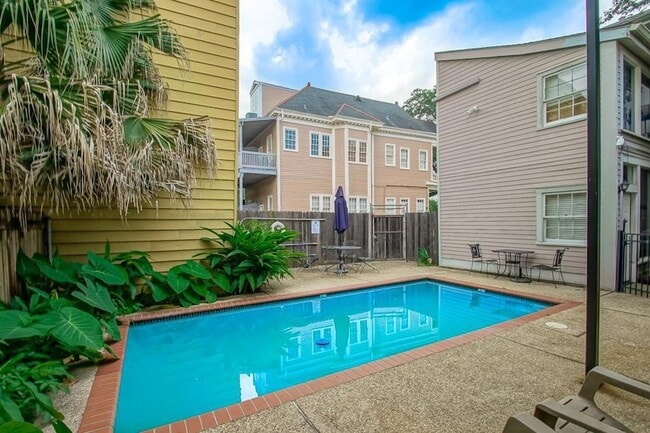 Building Photo - 1446 St Mary St