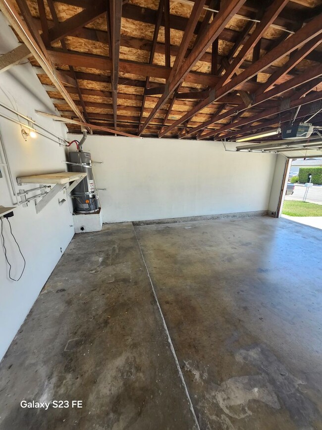 Building Photo - Single-Story home in Chino ready for you to move right in!