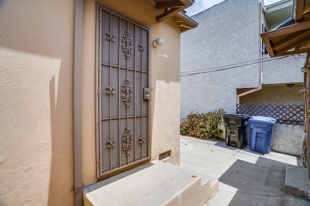 Building Photo - 5358 S Harcourt Ave
