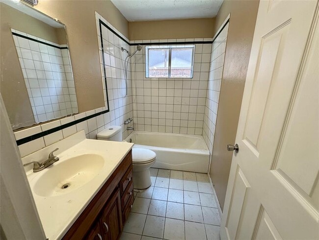 Building Photo - 1820 Aspen Ln