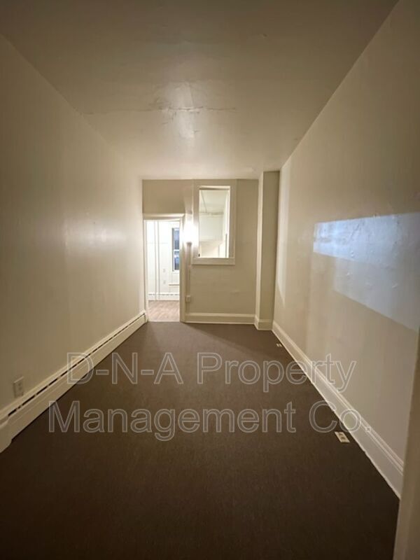 Building Photo - 715 Monroe St