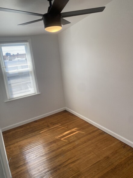 Second bedroom - 3241 Edgemont St