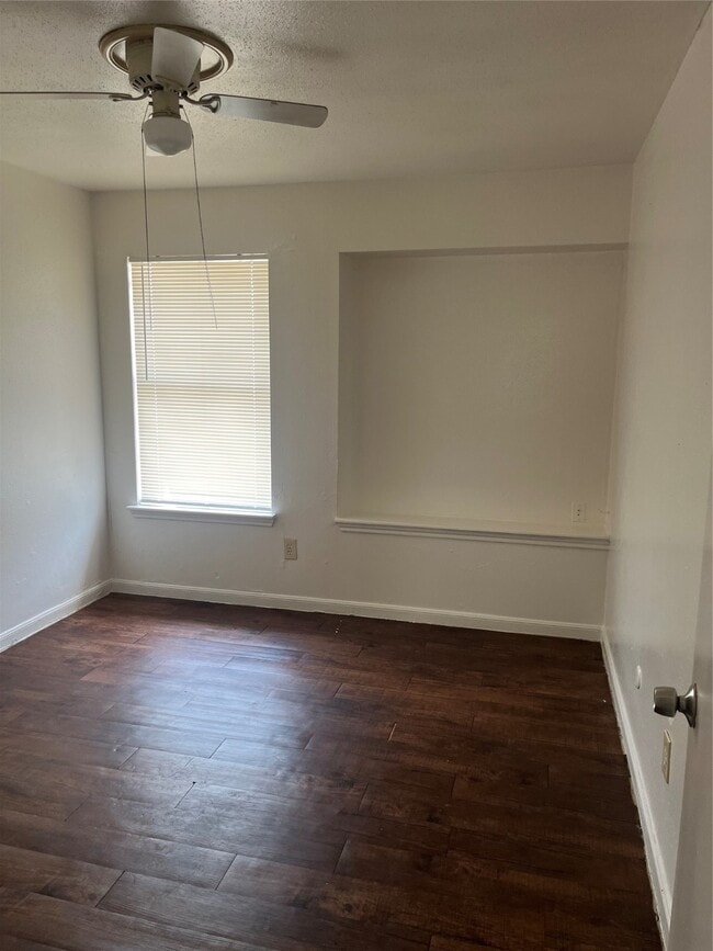 Building Photo - 7709 Rolling Ridge Dr