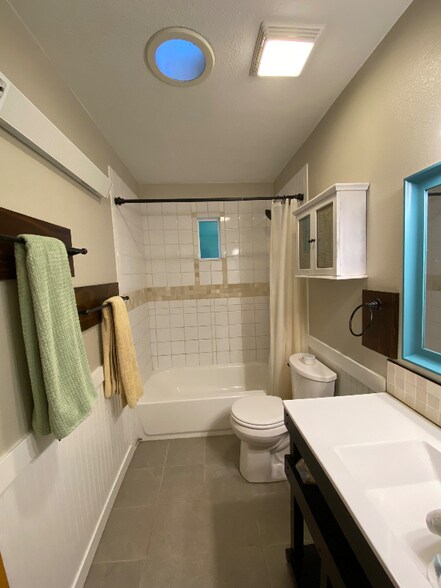 Building Photo - 2524 W Plum St