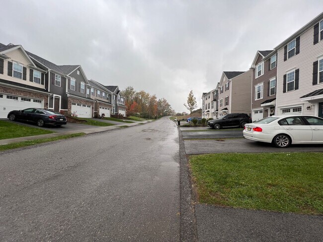 Building Photo - 217 Stonehurst Dr