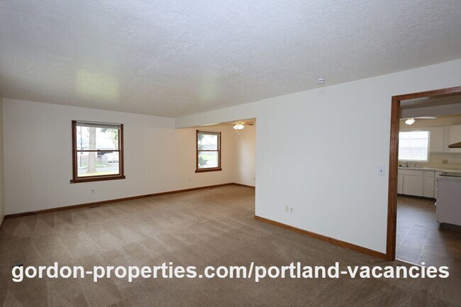 Building Photo - NE 94th Ave - Vintage Montavilla 2 bedroom house