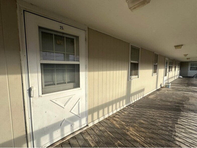 Building Photo - 2430 Muscatine Ave