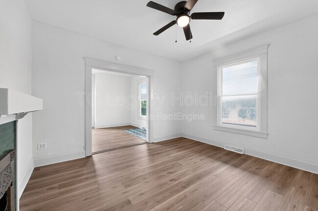 Building Photo - 1527 Farland Ave