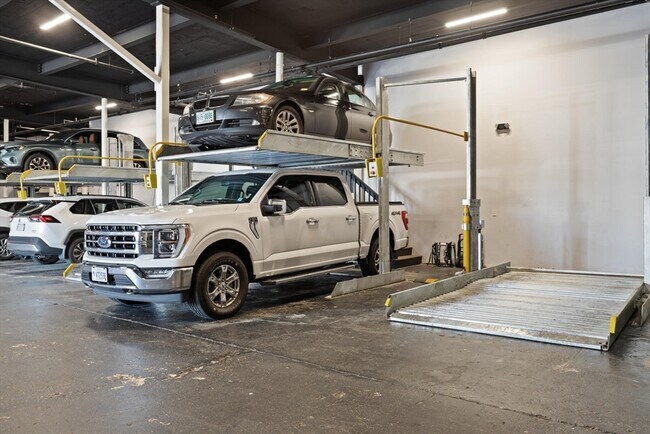 Building Photo - 87 Medford St