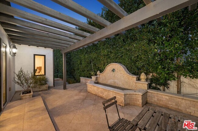 Building Photo - 514 Walden Dr