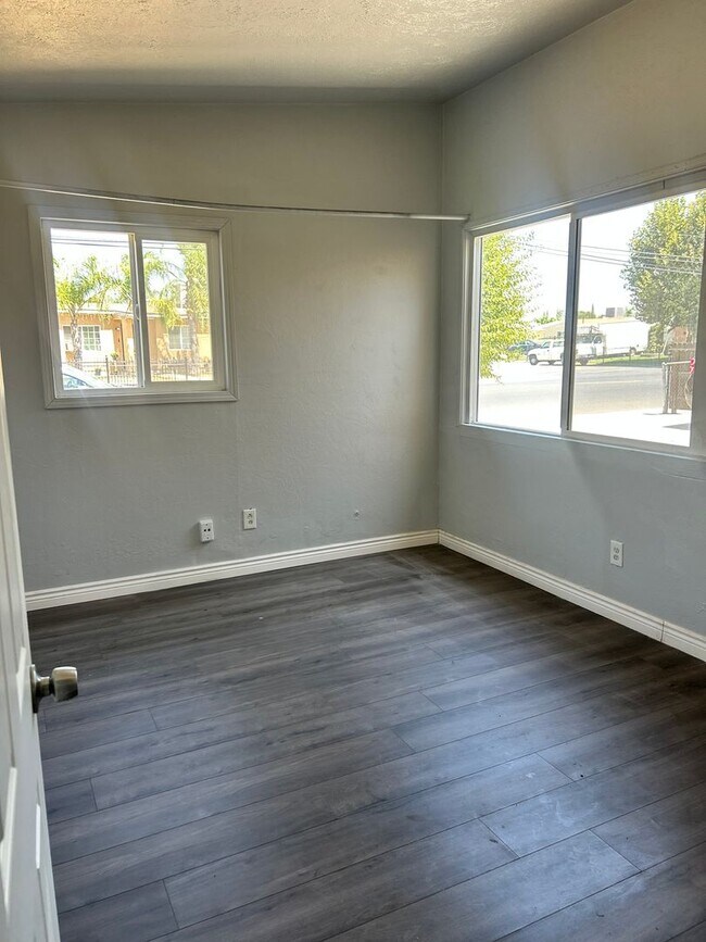 Building Photo - Single Family Home