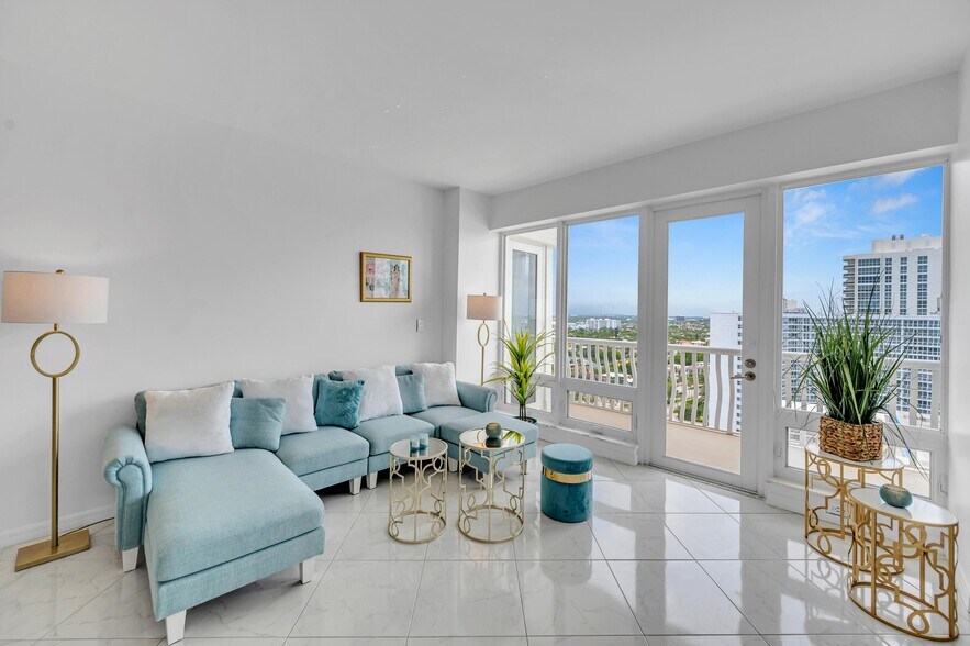 Building Photo - 4020 Galt Ocean Dr