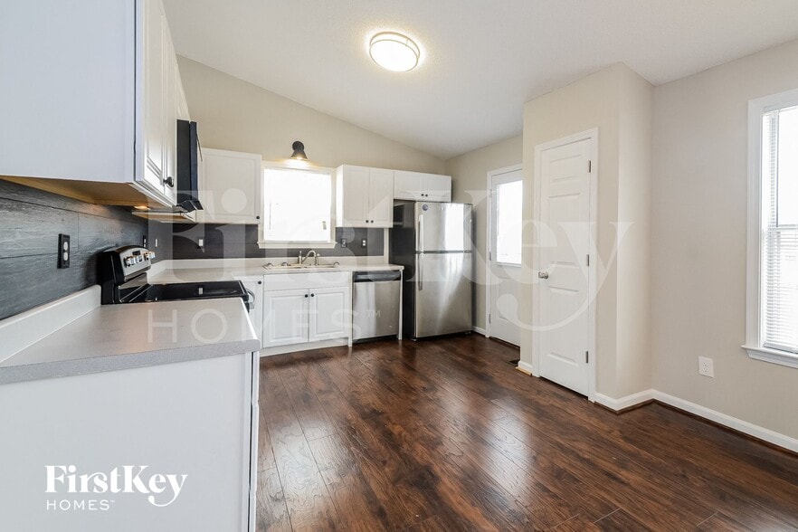 Building Photo - 1204 Gran Ave