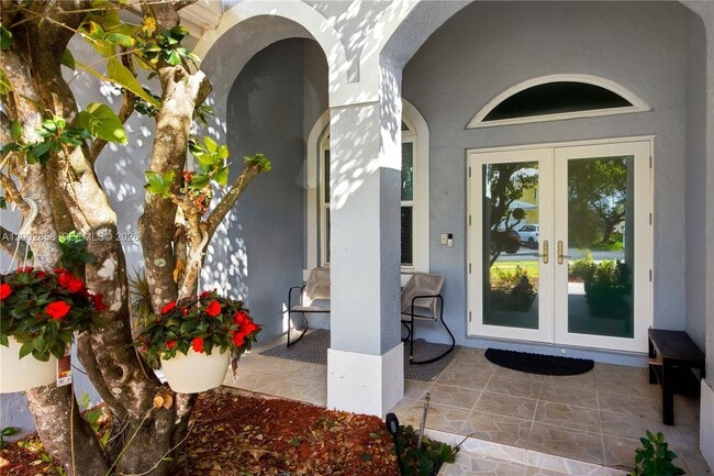 Building Photo - 2615 SE 5th Ct