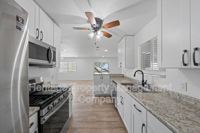 Building Photo - 784 Hill Top Dr