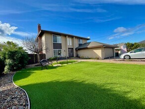 Building Photo - Spacious 4 bedroom 3 bath Home in Beautiful San Carlos