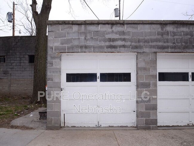 Building Photo - 210 N 32nd Ave